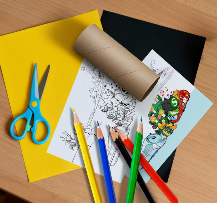 Bastelmaterial mit Klopapierrolle, Stiften, Papier und kleiner-ICE-Vorlage