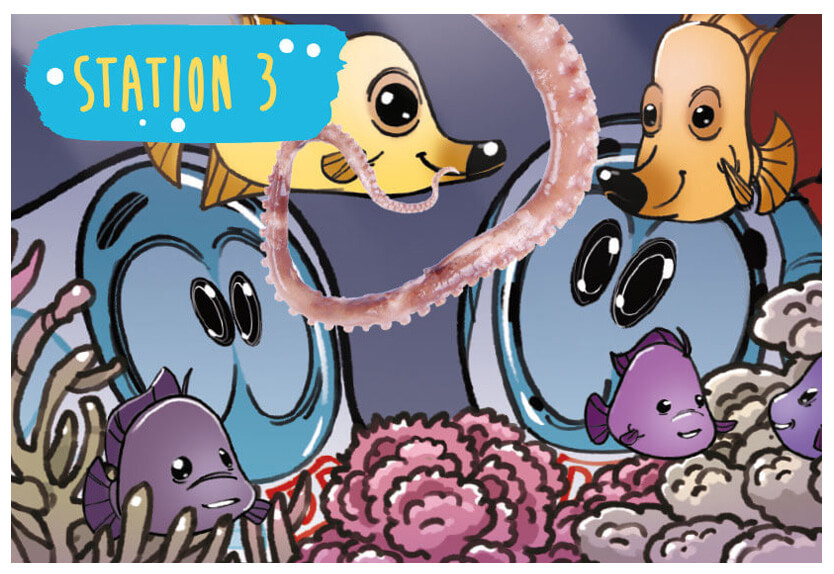 Station 3: Ida und der kleine ICE schauen sich Fische an. 