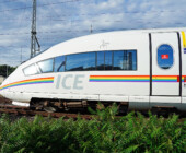 Deutsche Bahn AG / Volker Emersleben ICE mit Sonderlackierung Regenbogenfarben