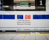 Deutsche Bahn AG / Tobias Holze ICE mit Sonderlackierung "Europa / Europe" mit blauen Streifen