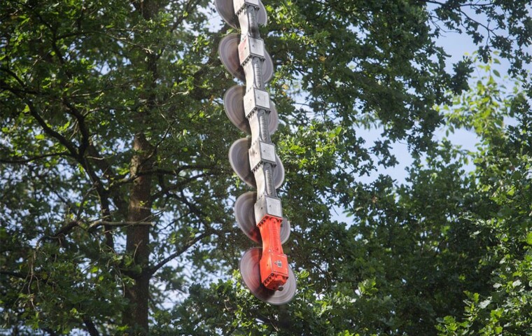 So sieht die Hubschrauber-Säge aus der Nähe aus. © Deutsche Bahn AG / Oliver Lang Die Hubschaubersäge im Detail