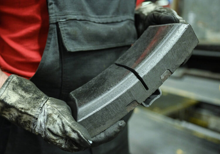 Deutsche Bahn Verbundstoffbremsen - so sieht der Bremsklotz der Flüsterbremse aus.